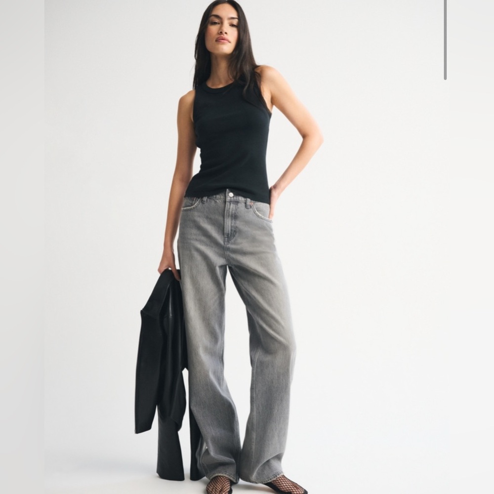 NWT (Still in plastic) Abercrombie High Rise Loose Jeans (Relaxed Fit)